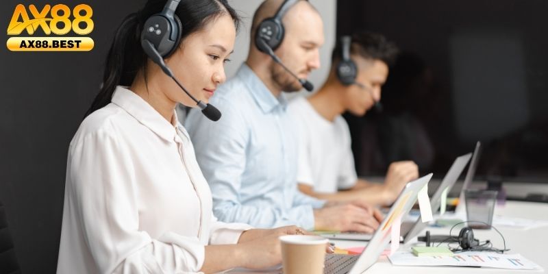 Trao đổi với nhân viên qua web